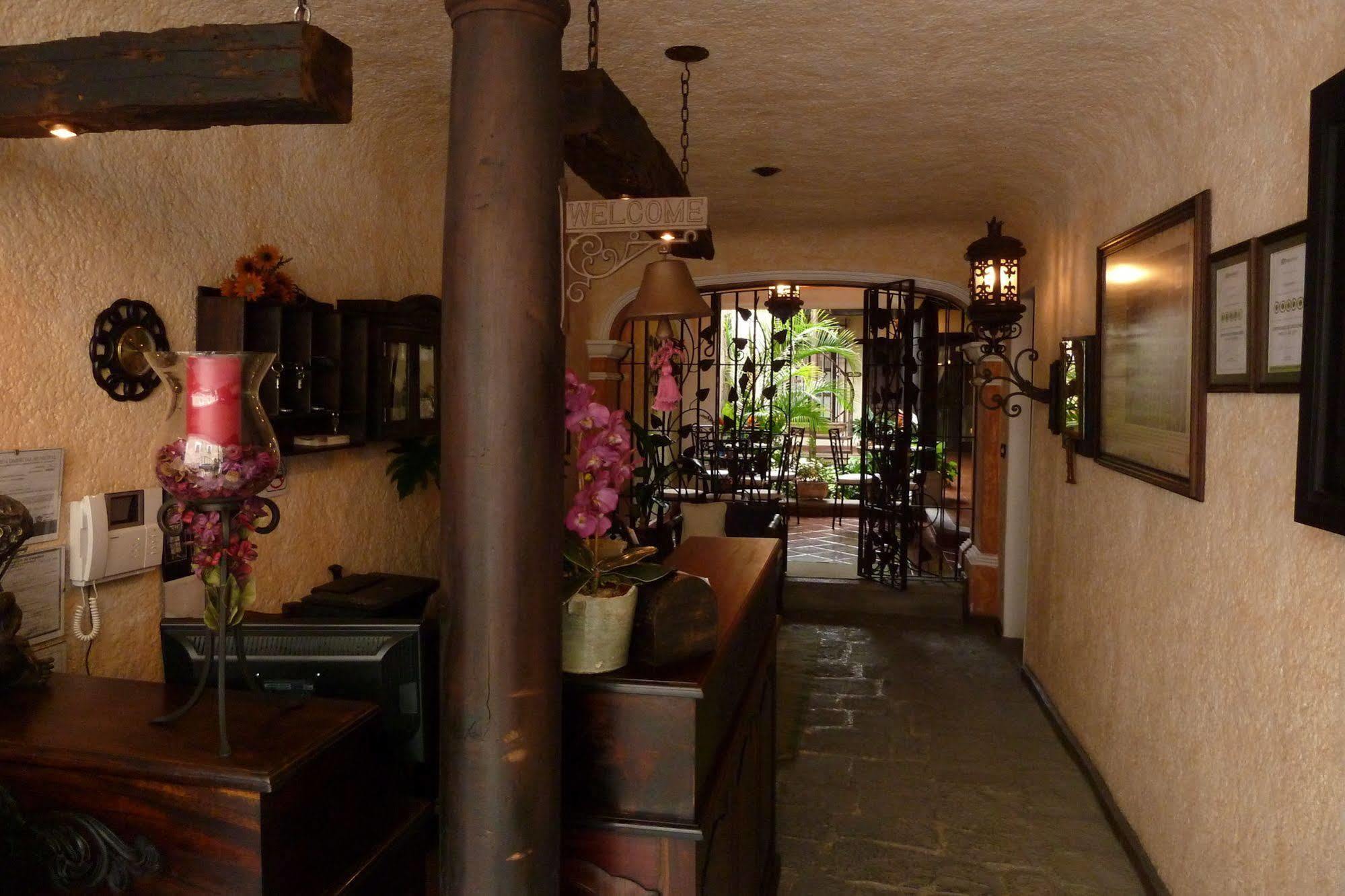 D'Leyenda Hotel Antigua Esterno foto