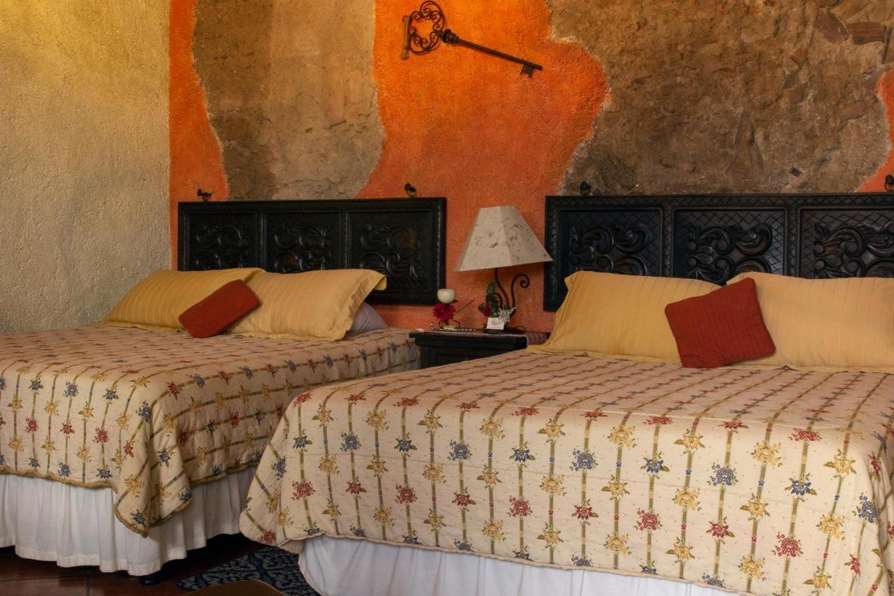 D'Leyenda Hotel Antigua Esterno foto